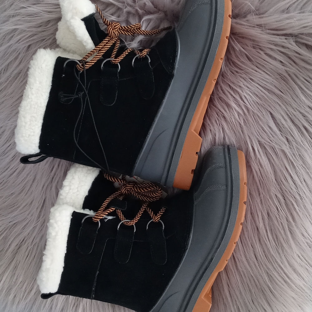 Snow boots